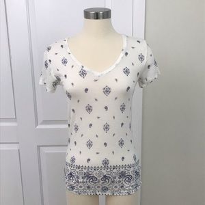 Mudd Blue and White Paisley Everyday Soft Tee S